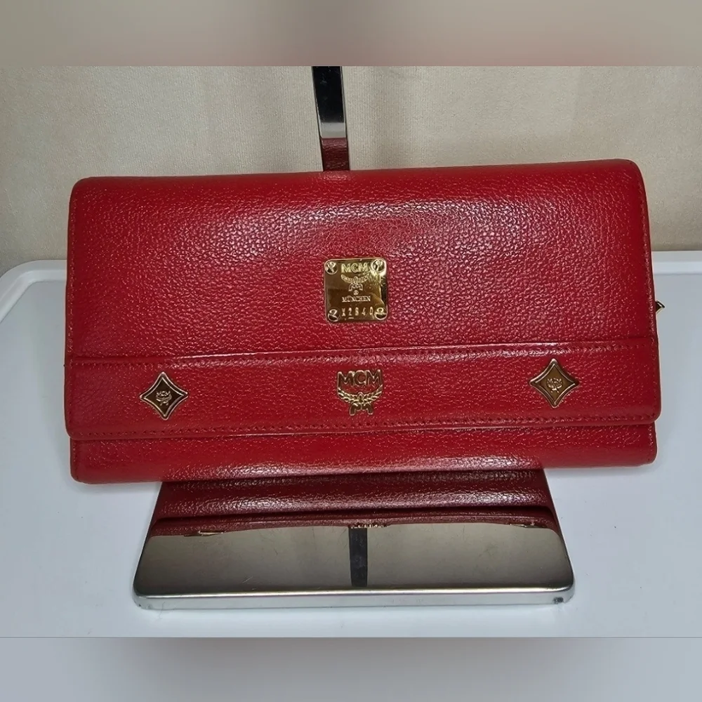 ❤️🔹️MCM🔹️ LONG TRIFOLD RED WALLET with mcm charm
